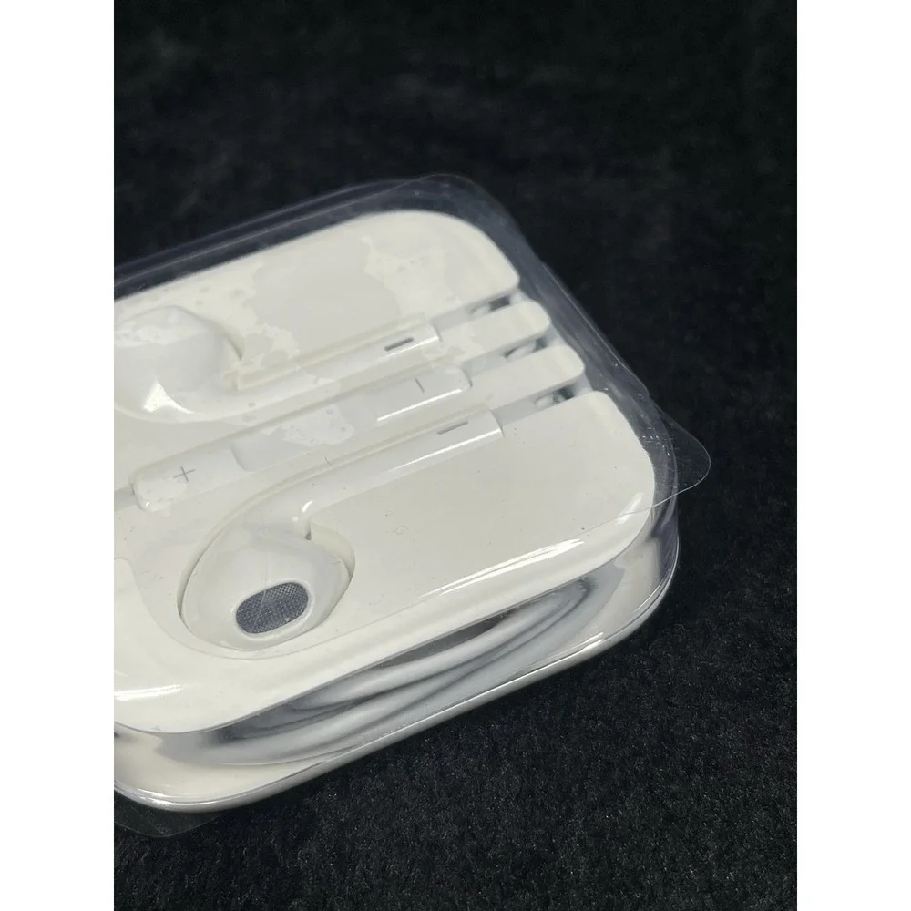 Apple EarPods 3.5mm Headphones Earbuds Remote Mic New Sealed Genuine OEM